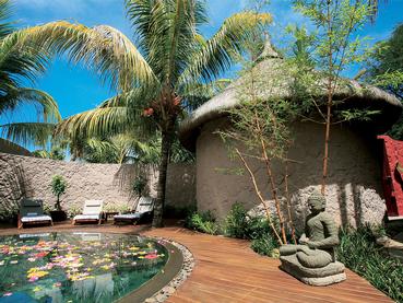 La piscine du spa du Casuarina Resort à l'île Maurice