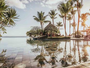 La jolie piscine de l'hôtel La Pirogue Mauritius