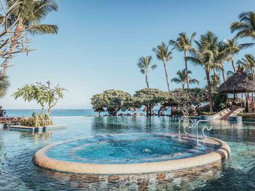 La piscine de l'hôtel La Pirogue Mauritius